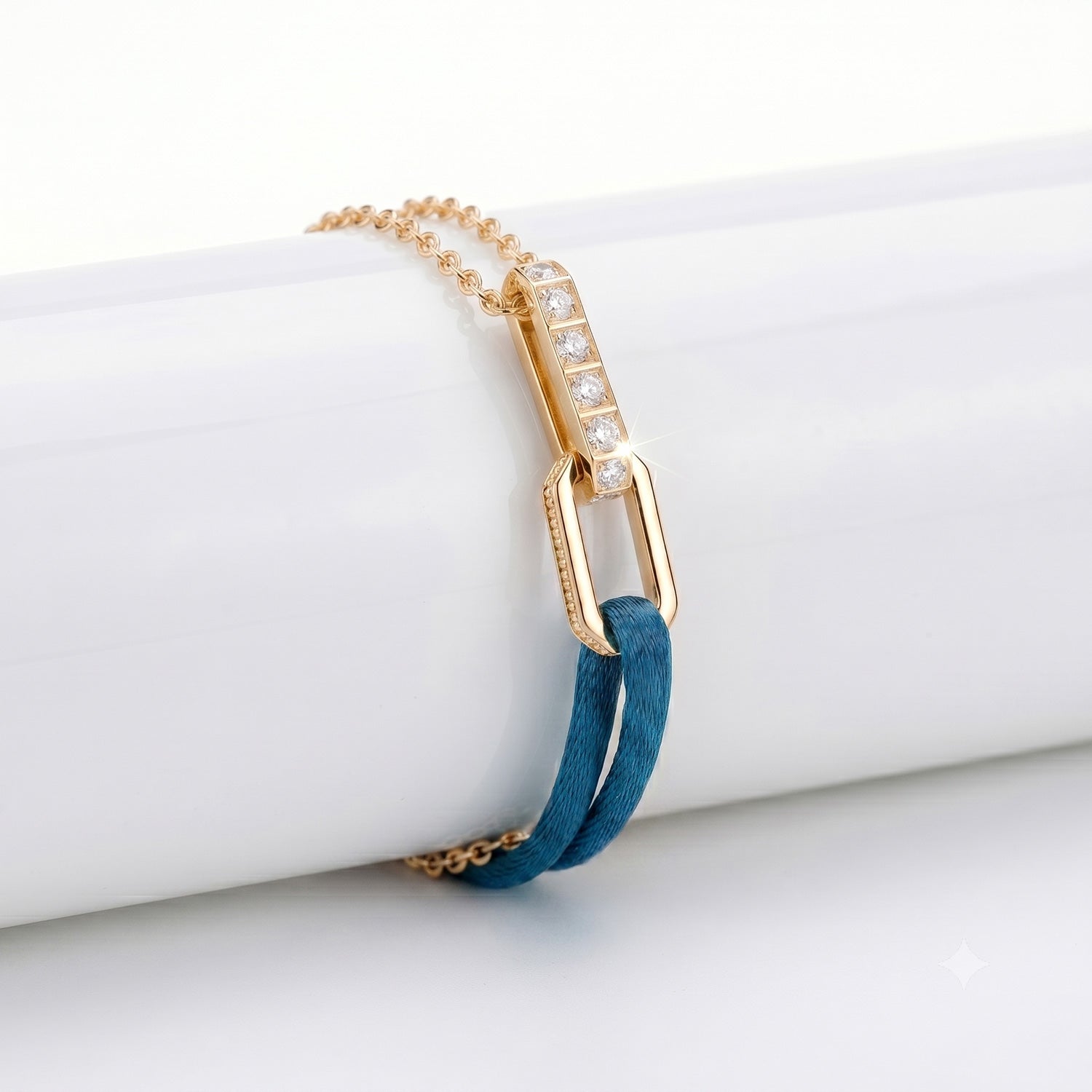 Chaîne en or avec cordon en satin, bracelet en or 18 carats | Diamants