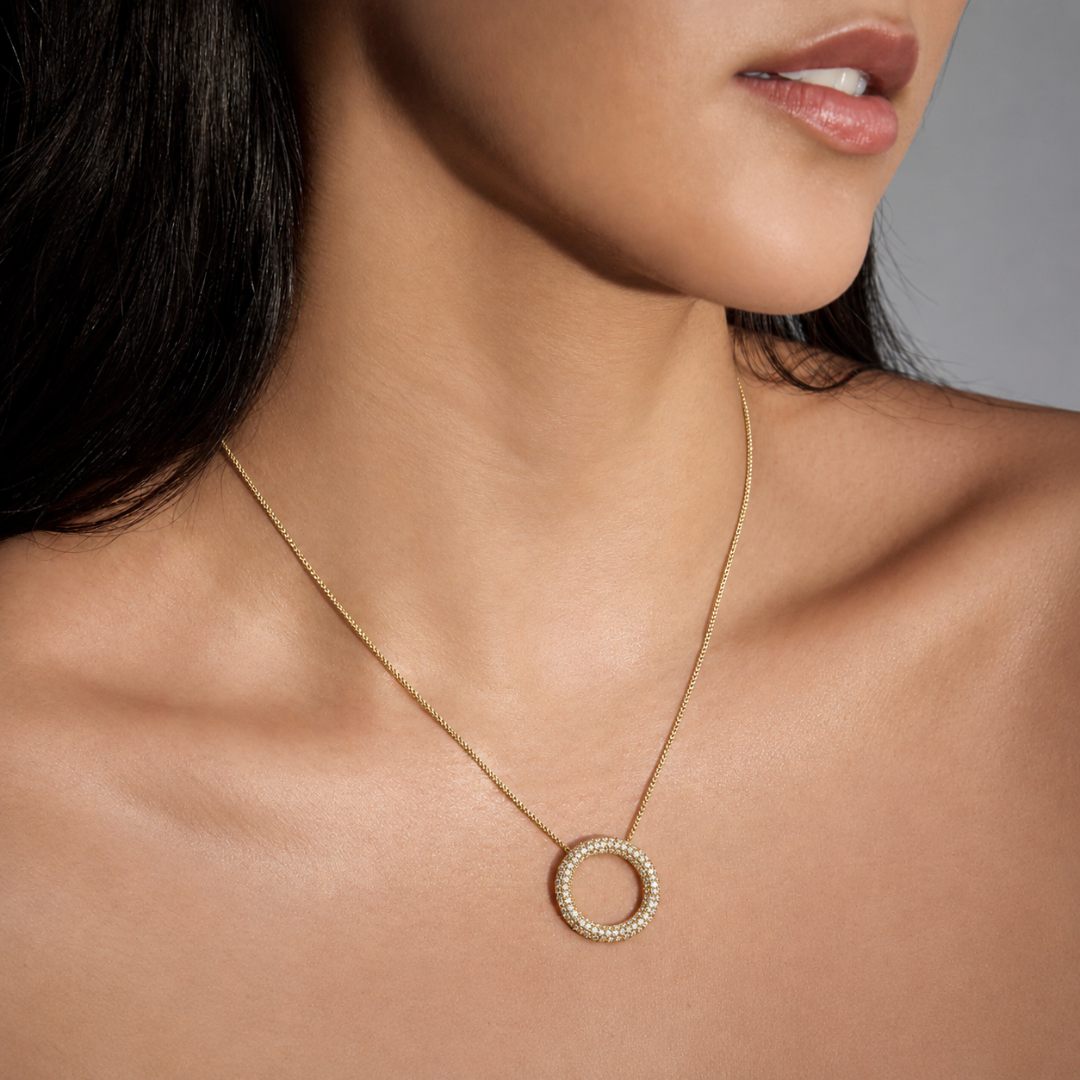Collier cercle à rangée de diamants en or 14 carats