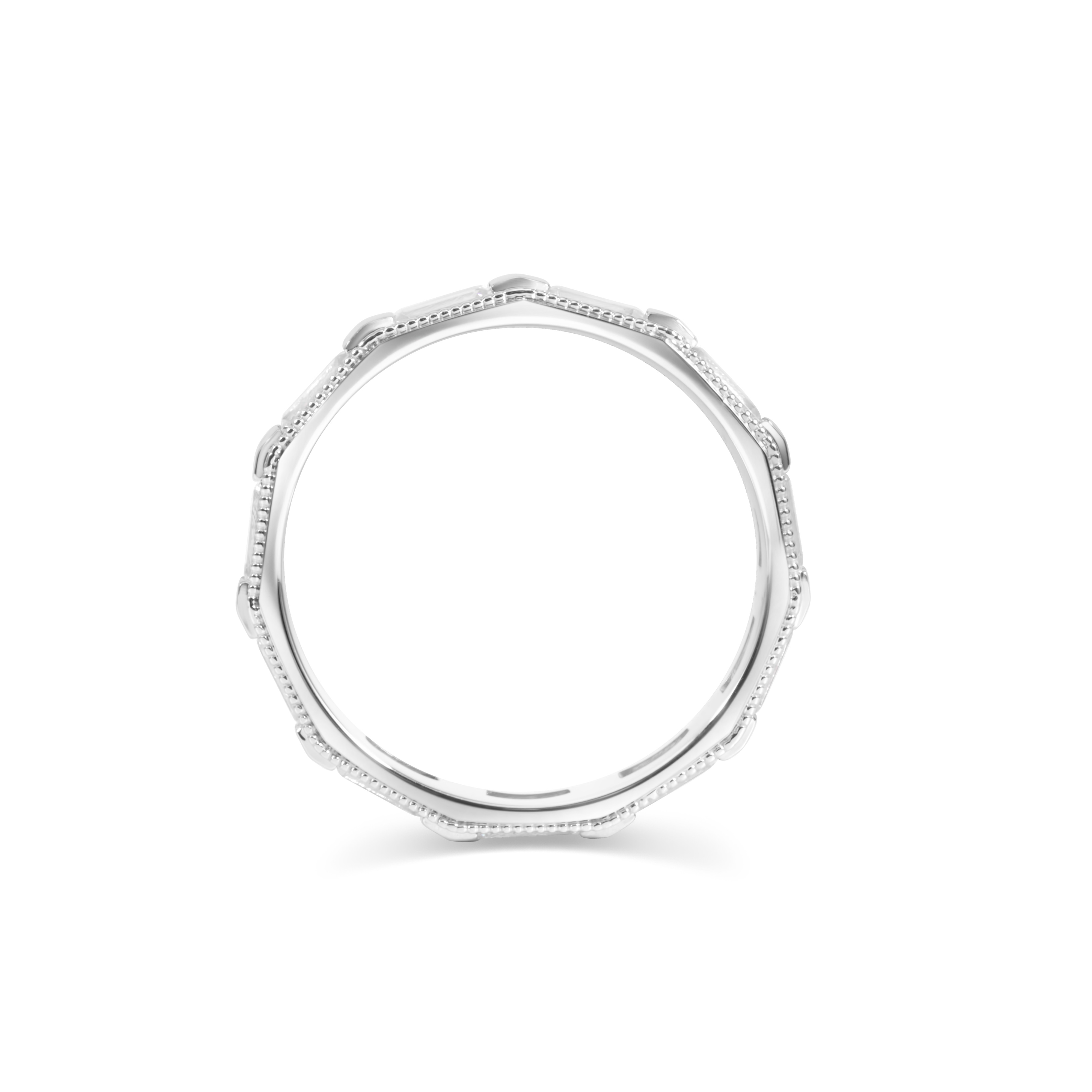 Alliance en or 18 carats sertie de diamants taille émeraude et ornée de perles.