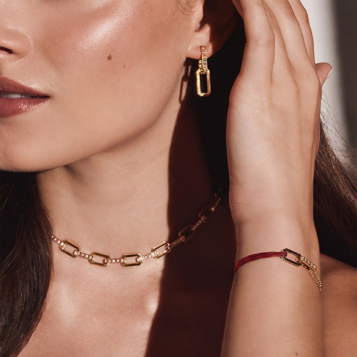 Gold Chain with Red Satin Lanyard Bracelet 18K Gold | Diamonds