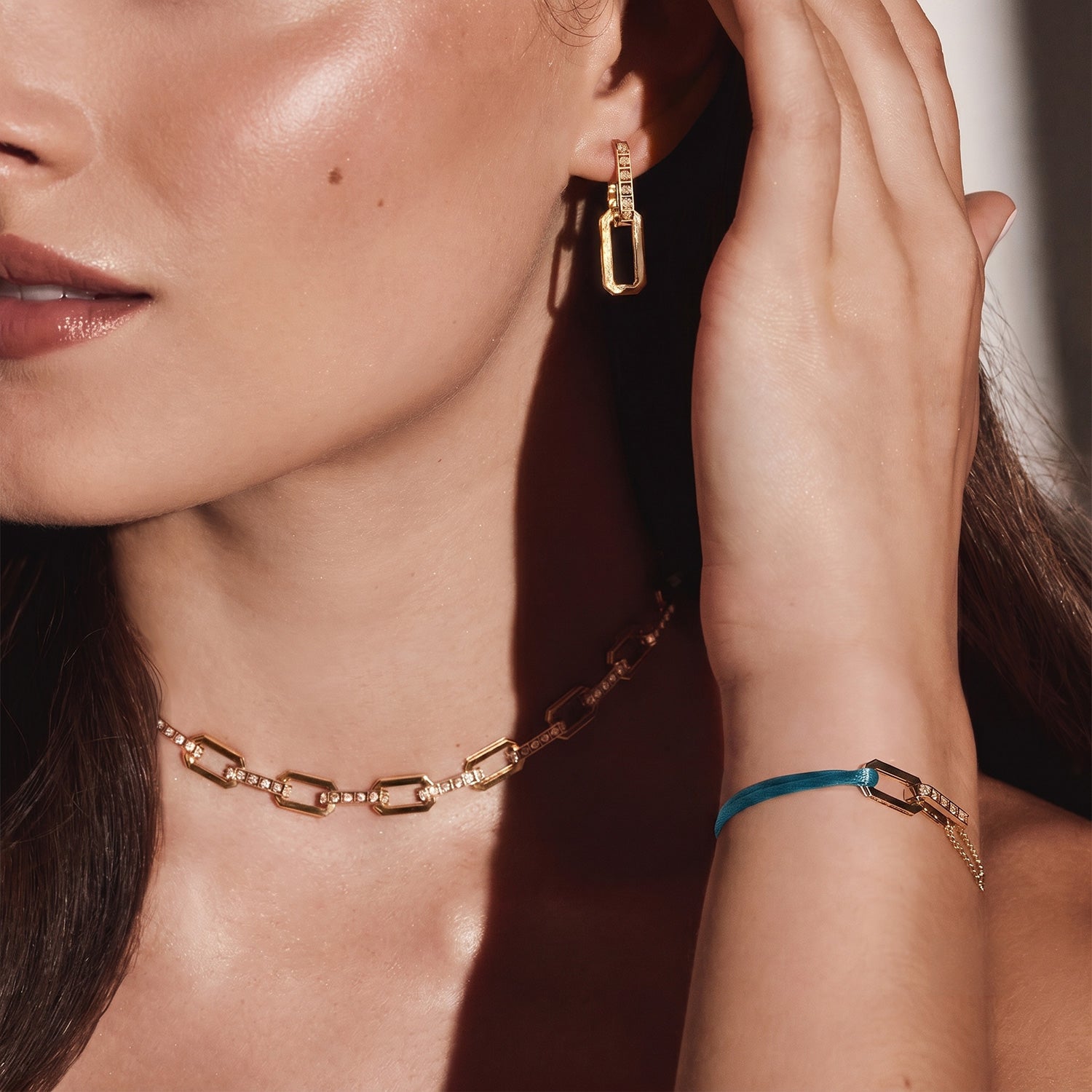 Chaîne en or avec cordon en satin, bracelet en or 18 carats | Diamants
