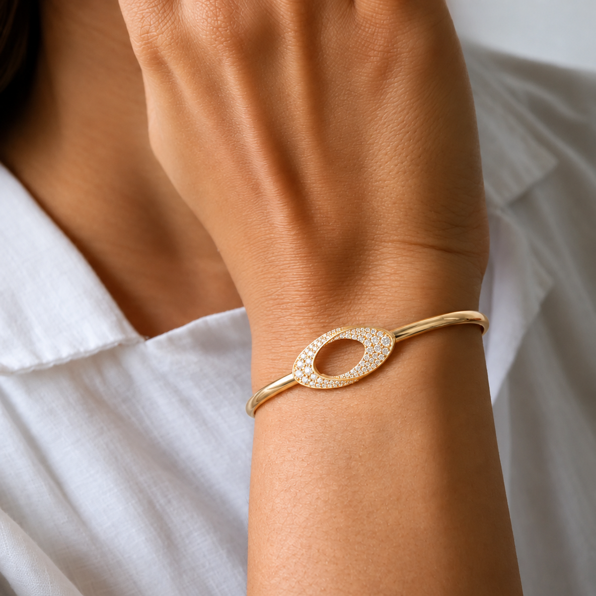 Pavé Oval Loop Flexible Bracelet | Yellow Gold and Diamonds
