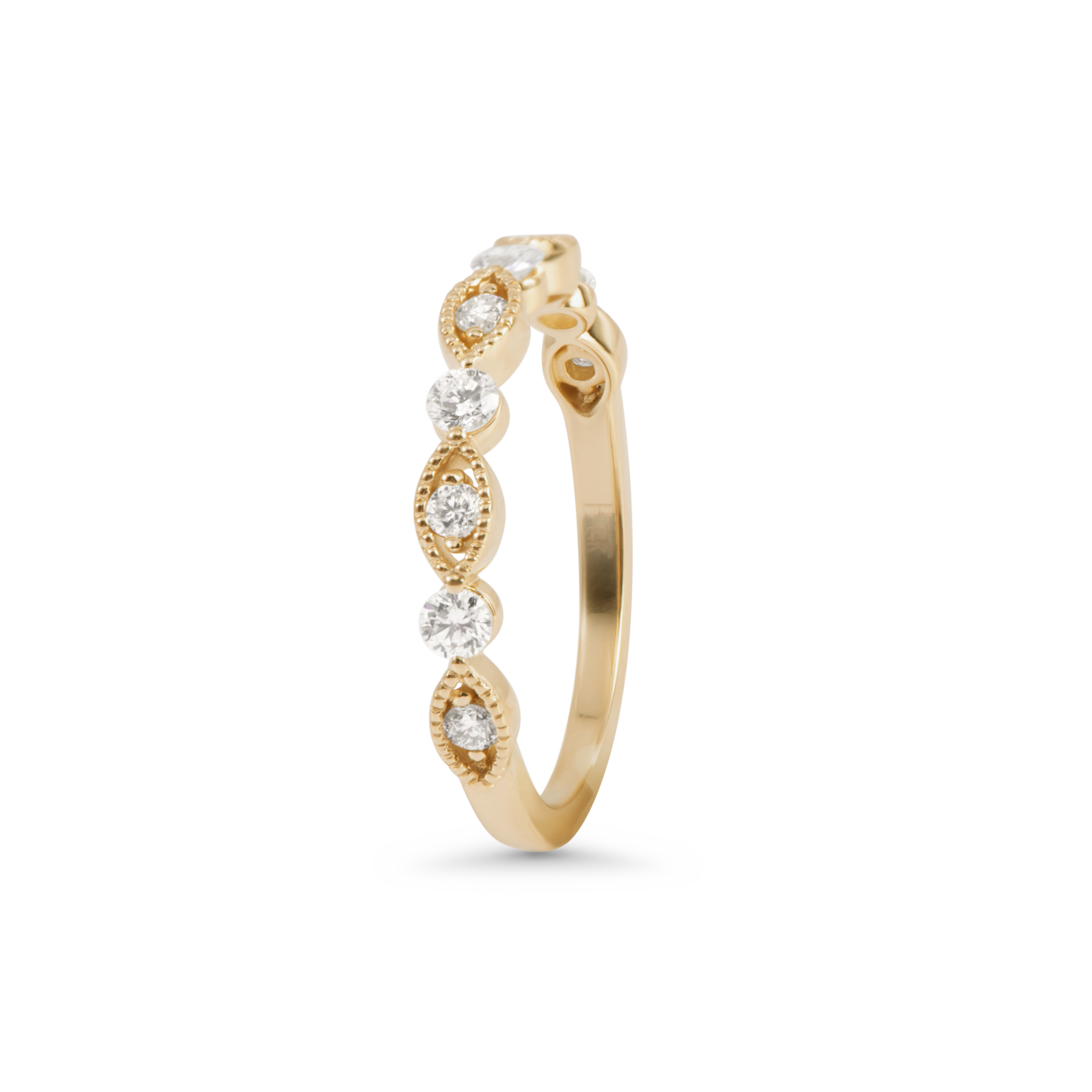 Alliance en or 14 carats sertie de diamants