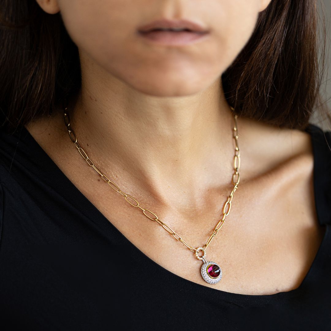 Collier en rhodolite serti d'un halo de diamants bombés | Or 18 carats et platine