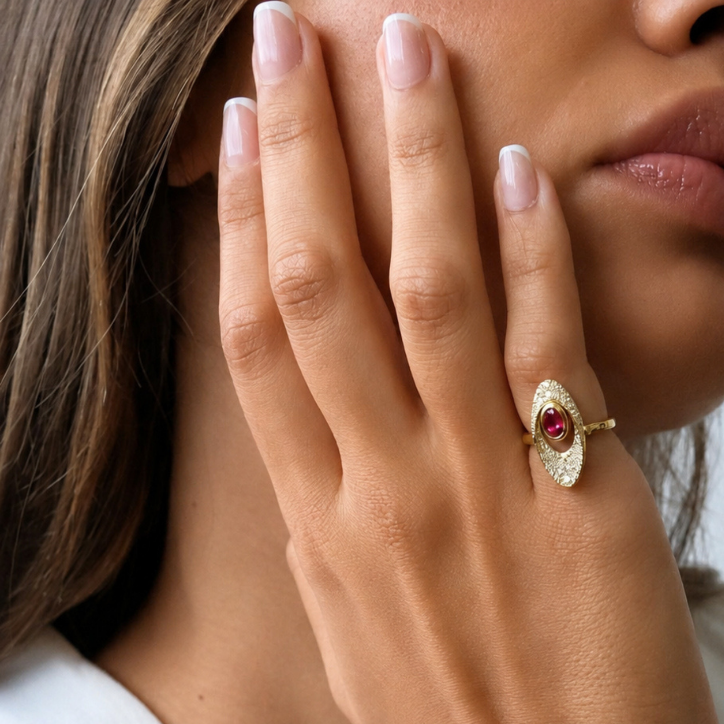 Diamond and Precious Ruby Ring | 18K Gold