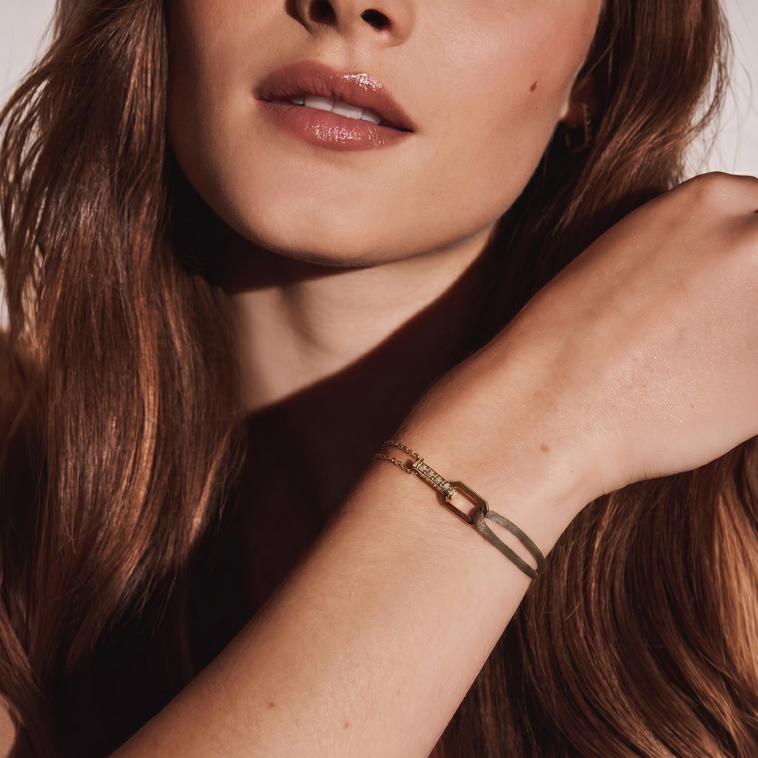 Chaîne en or avec cordon en satin, bracelet en or 18 carats | Diamants