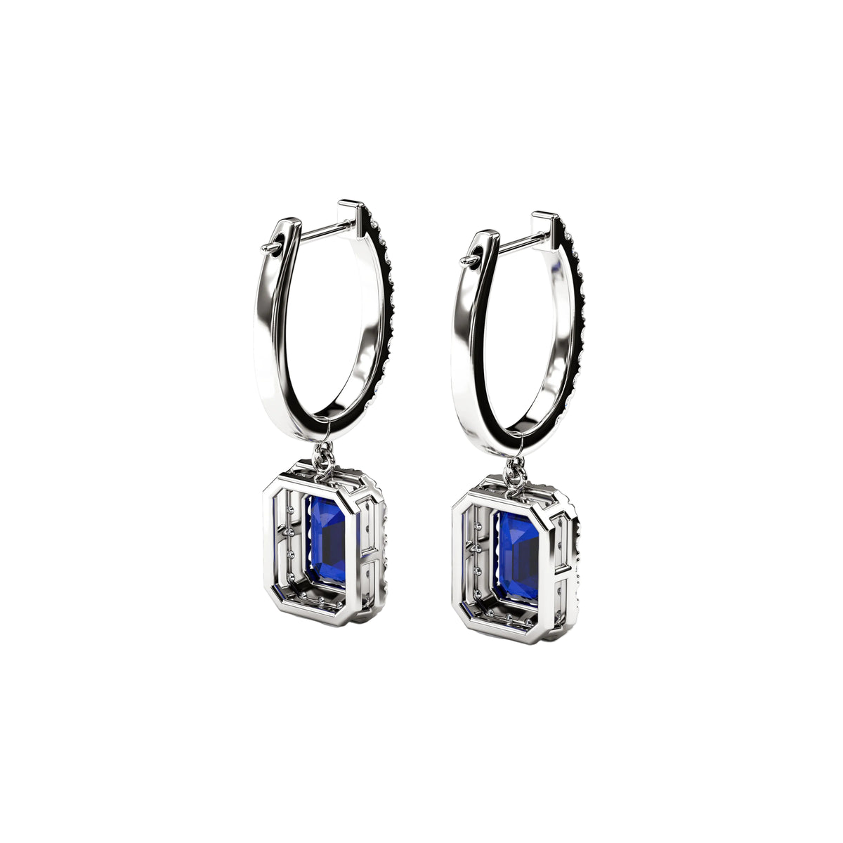 Boucles d'oreilles créoles en or 14 carats, serties d'un halo de saphirs taille émeraude et de diamants.