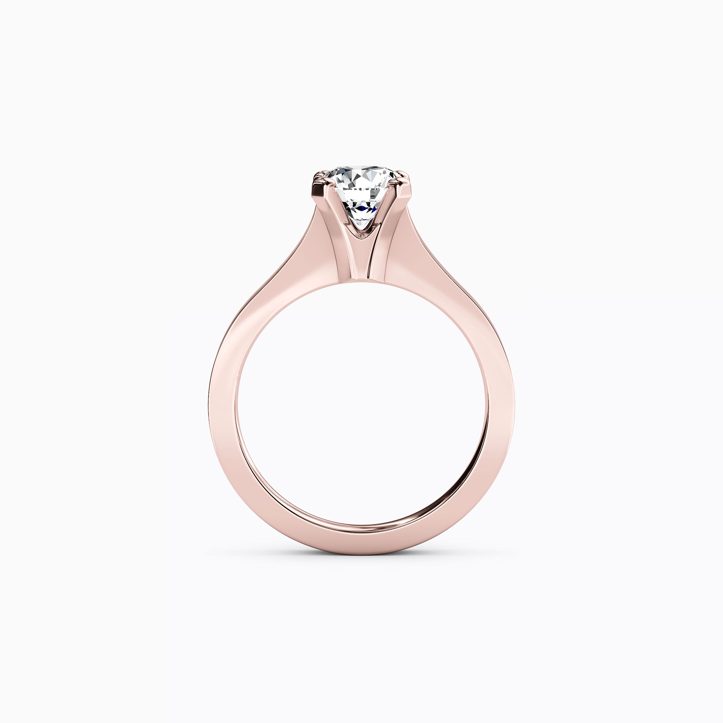 Bague de fiançailles solitaire en or 18 carats, sertie d'un diamant conique.